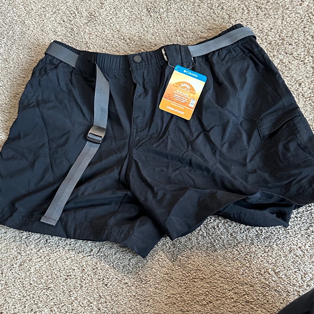 Columbia Women's Cargo Shorts in Black with Gray Accents